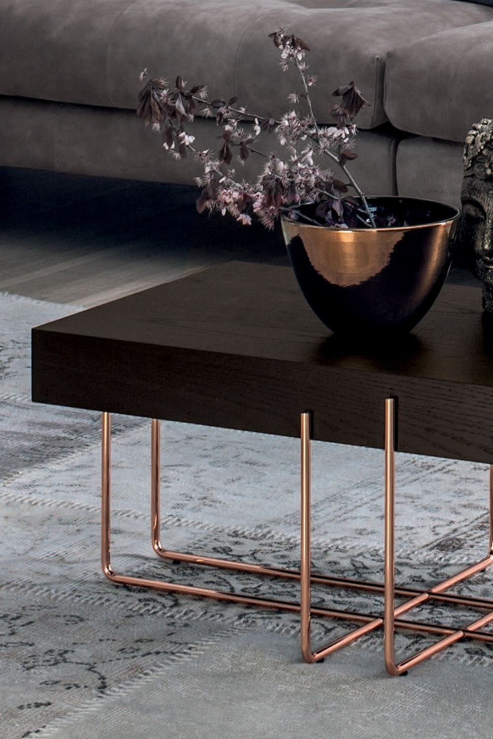 cruz-6878-coffee-table-with-copper-chromed-metal-frame-and-veneered-wooden-top-heat-treated-oak-finish-detail